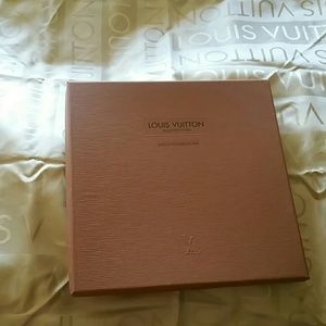 Gorgeous Louis Vuitton silk scarf!!